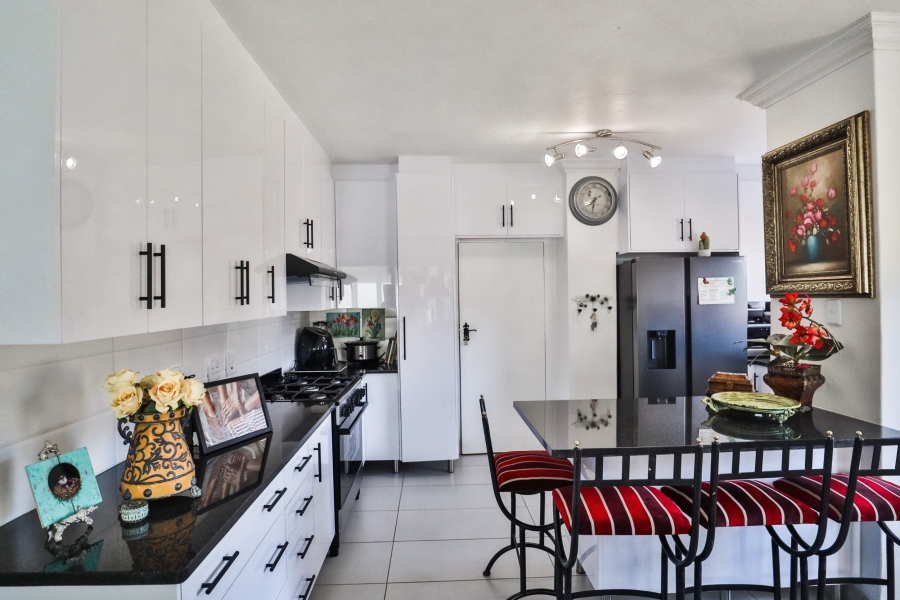 3 Bedroom Property for Sale in The Coves North West